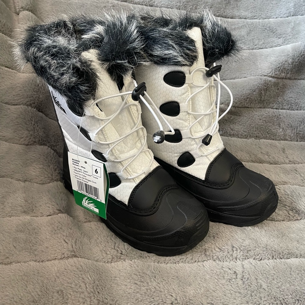 Itasca Vixen White and Black Faux-Fur Trim Winter Snow Boots